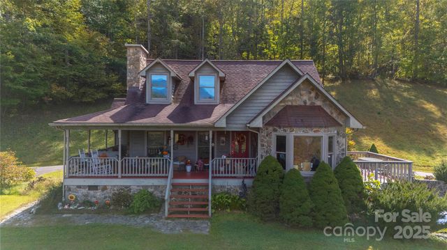 400 Three Dog Mountain Road, Bakersville, NC 28705
