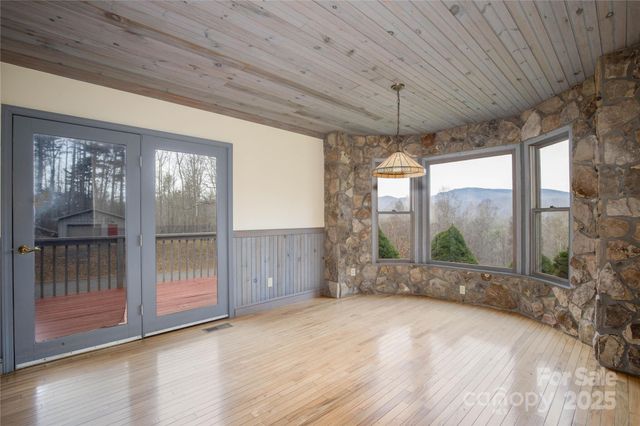400 Three Dog Mountain Road, Bakersville, NC 28705