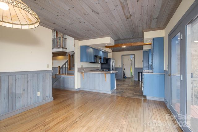 400 Three Dog Mountain Road, Bakersville, NC 28705