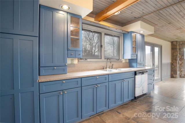 400 Three Dog Mountain Road, Bakersville, NC 28705