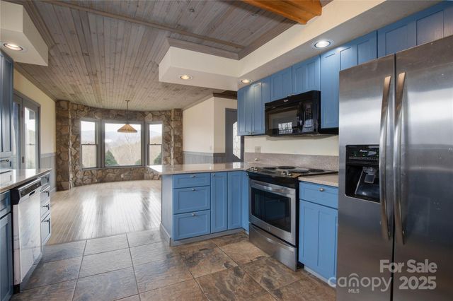 400 Three Dog Mountain Road, Bakersville, NC 28705