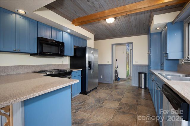 400 Three Dog Mountain Road, Bakersville, NC 28705