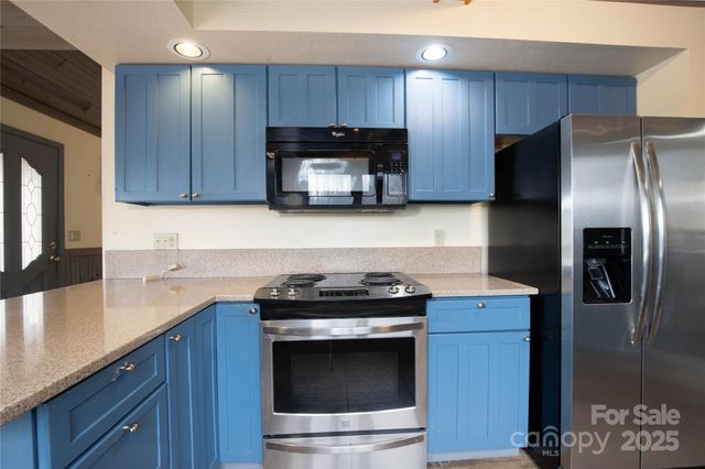 400 Three Dog Mountain Road, Bakersville, NC 28705