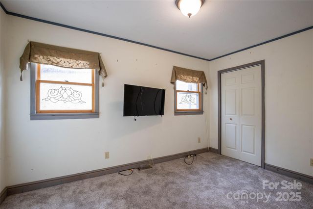 400 Three Dog Mountain Road, Bakersville, NC 28705