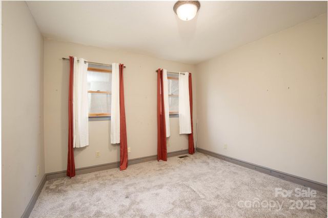 400 Three Dog Mountain Road, Bakersville, NC 28705