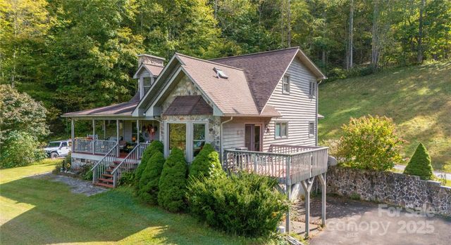 400 Three Dog Mountain Road, Bakersville, NC 28705