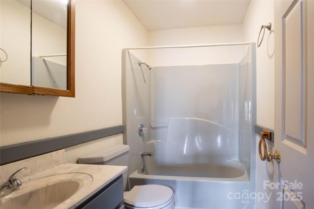 400 Three Dog Mountain Road, Bakersville, NC 28705