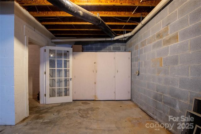 400 Three Dog Mountain Road, Bakersville, NC 28705