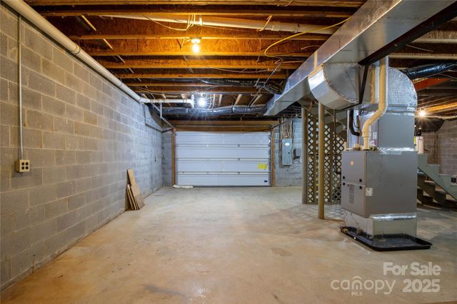 400 Three Dog Mountain Road, Bakersville, NC 28705