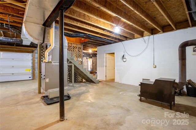 400 Three Dog Mountain Road, Bakersville, NC 28705