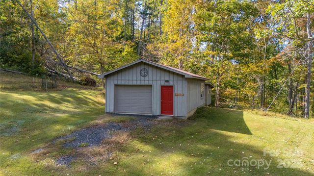 400 Three Dog Mountain Road, Bakersville, NC 28705