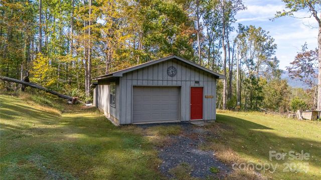 400 Three Dog Mountain Road, Bakersville, NC 28705