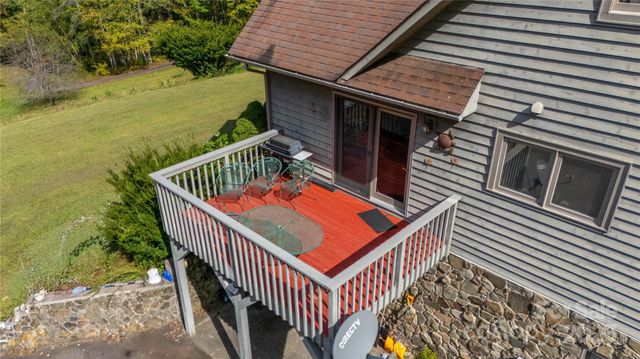 400 Three Dog Mountain Road, Bakersville, NC 28705
