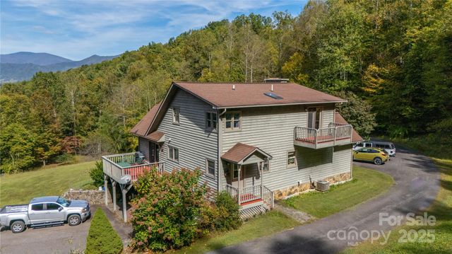 400 Three Dog Mountain Road, Bakersville, NC 28705