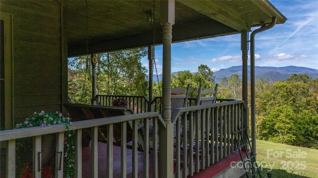 400 Three Dog Mountain Road, Bakersville, NC 28705
