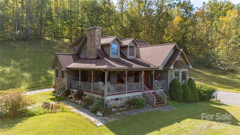 400 Three Dog Mountain Road, Bakersville, NC 28705