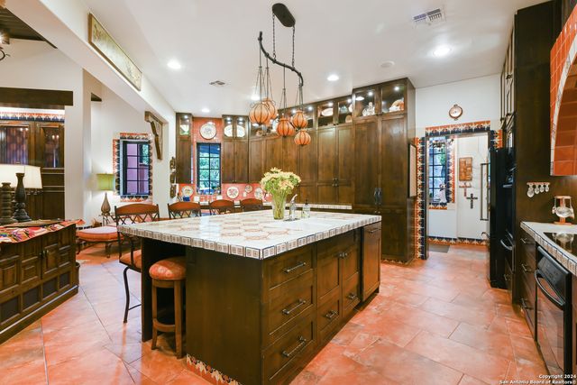 1887 ARBOLAS CT, Seguin, TX 78155