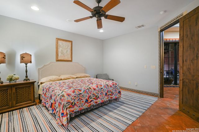 1887 ARBOLAS CT, Seguin, TX 78155