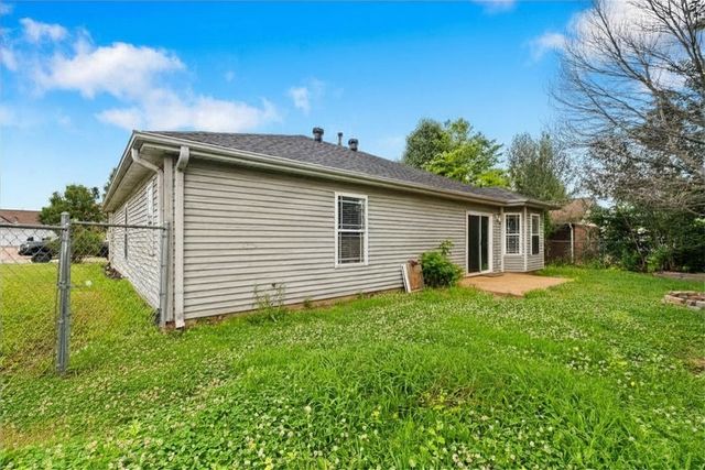 609 Birmingham St SW, Gravette, AR 72736