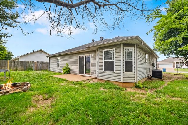 609 Birmingham St SW, Gravette, AR 72736