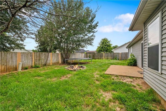 609 Birmingham St SW, Gravette, AR 72736