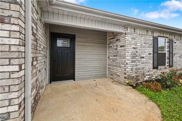 609 Birmingham St SW, Gravette, AR 72736