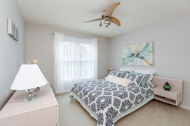 2423 Bainbridge Boulevard, West Chicago, IL 60185
