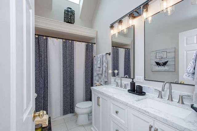 2423 Bainbridge Boulevard, West Chicago, IL 60185