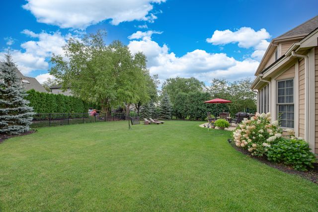 2423 Bainbridge Boulevard, West Chicago, IL 60185