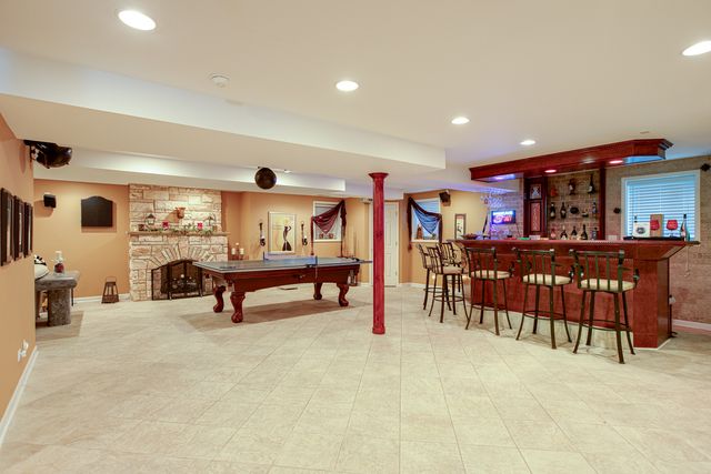 2423 Bainbridge Boulevard, West Chicago, IL 60185