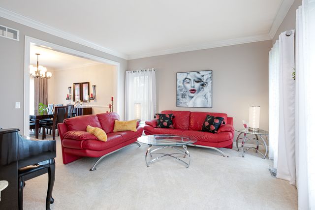 2423 Bainbridge Boulevard, West Chicago, IL 60185