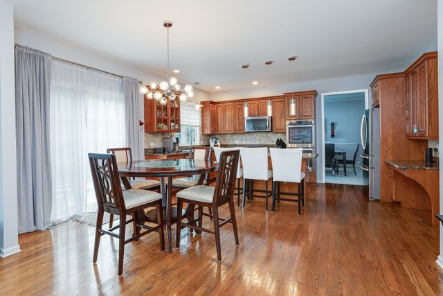 2423 Bainbridge Boulevard, West Chicago, IL 60185