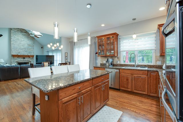 2423 Bainbridge Boulevard, West Chicago, IL 60185