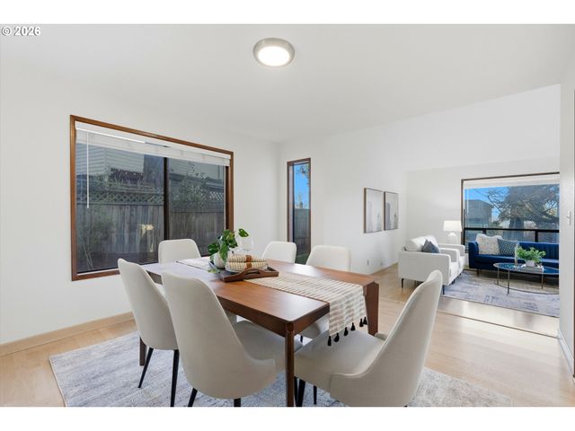 2901 CARRIAGE Way, West Linn, OR 97068