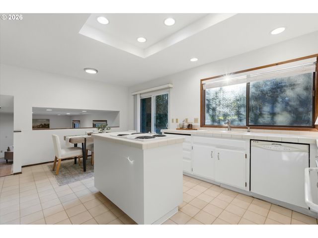 2901 CARRIAGE Way, West Linn, OR 97068