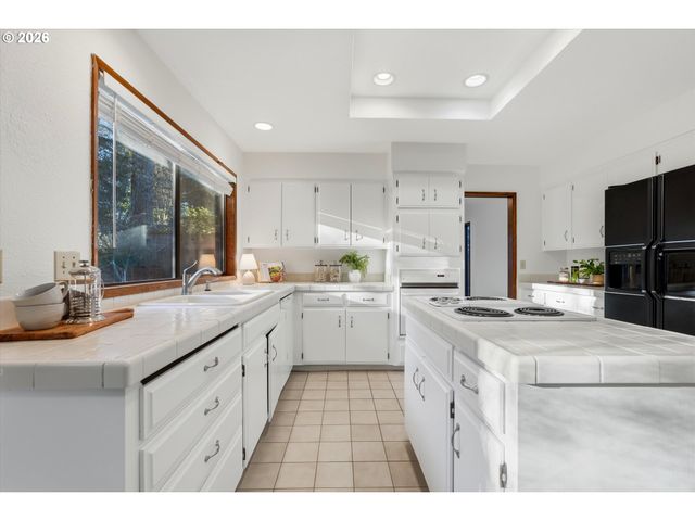 2901 CARRIAGE Way, West Linn, OR 97068