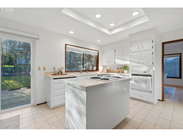 2901 CARRIAGE Way, West Linn, OR 97068