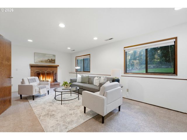 2901 CARRIAGE Way, West Linn, OR 97068