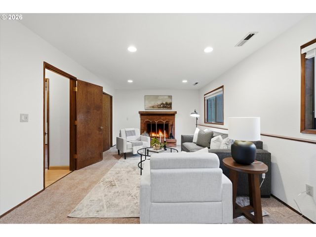 2901 CARRIAGE Way, West Linn, OR 97068