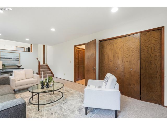 2901 CARRIAGE Way, West Linn, OR 97068