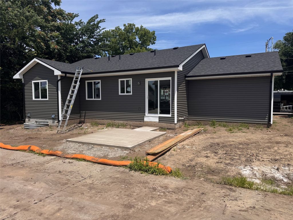 225 Arthur Avenue, Des Moines, IA 50313
