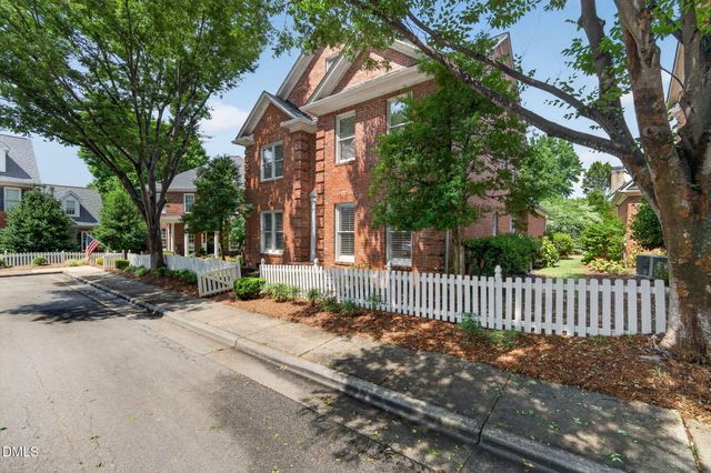 14 Checkerberry Square, Greensboro, NC 27455