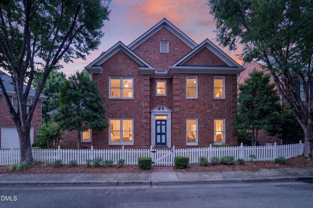 14 Checkerberry Square, Greensboro, NC 27455