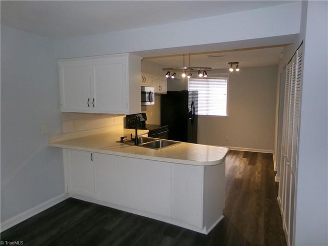 218 Lamplighter Circle, Winston-salem, NC 27104