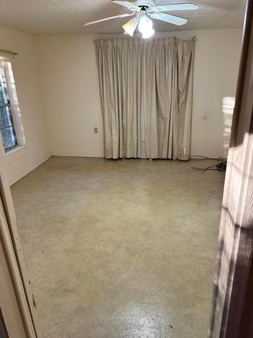 2084 S County Highway 183, Defuniak Springs, FL 32435