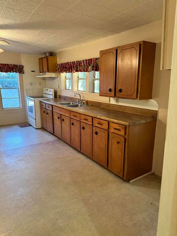 2084 S County Highway 183, Defuniak Springs, FL 32435