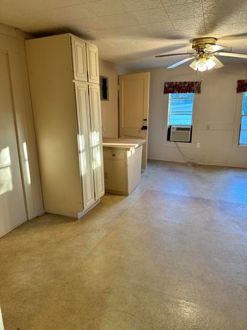 2084 S County Highway 183, Defuniak Springs, FL 32435