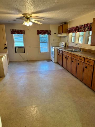 2084 S County Highway 183, Defuniak Springs, FL 32435