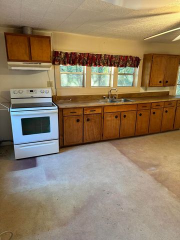 2084 S County Highway 183, Defuniak Springs, FL 32435