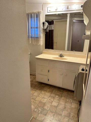 2084 S County Highway 183, Defuniak Springs, FL 32435